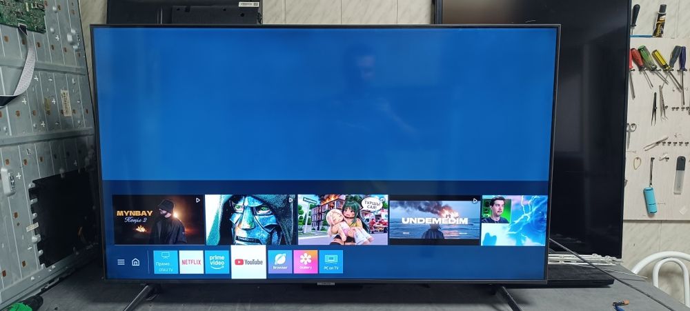 Продам телевизор Samsung UE50AU7100