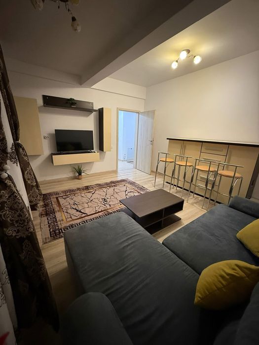 Inchiriez apartament 2 camere decomandat
