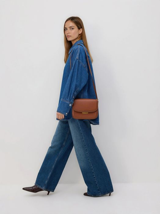 НОВА кожена чанта през рамо RESERVED