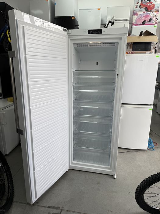 Голям Фризер Bauknecht NoFrost A++ 70см