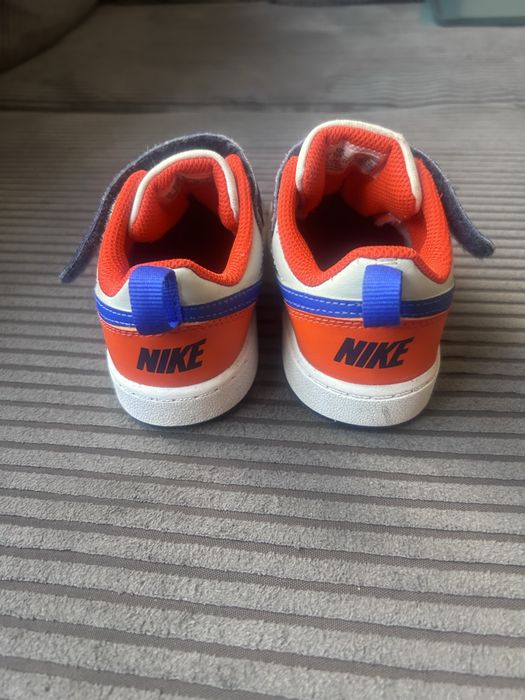 Маратонки Nike и Asics