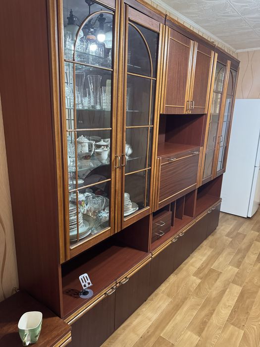 Сервант гарнитур для гостиной продам срочно