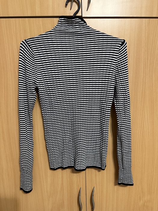 Maletă / Helancă Bershka cu dungi alb-negru, Marimea L material elasti