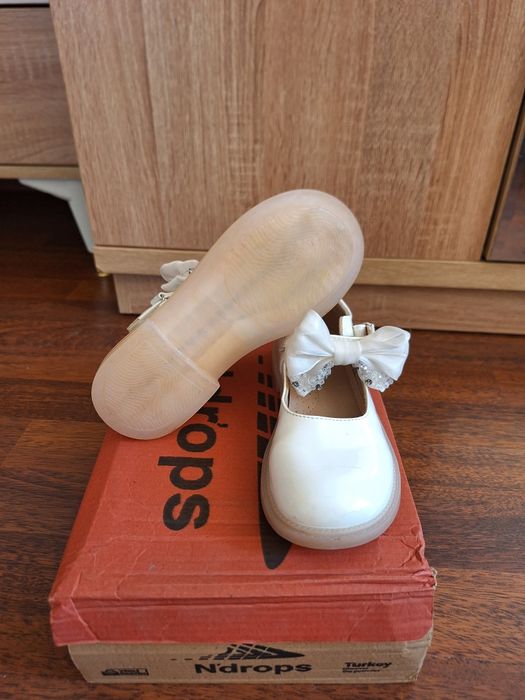 Детская обувь новые