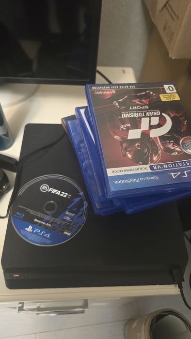 Playstation 4 slim