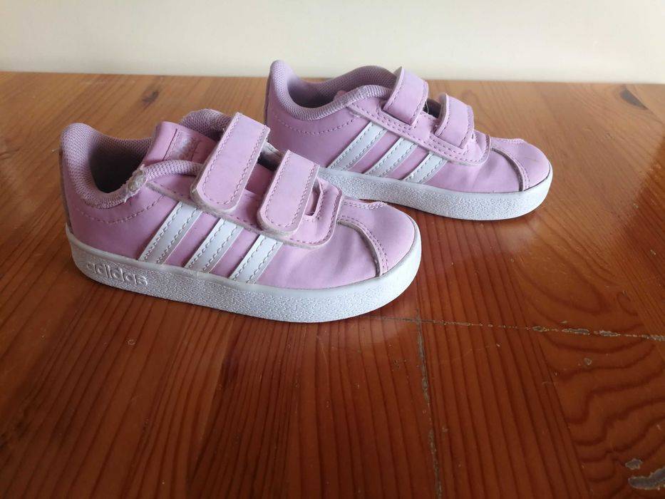 Детски спортни обувки