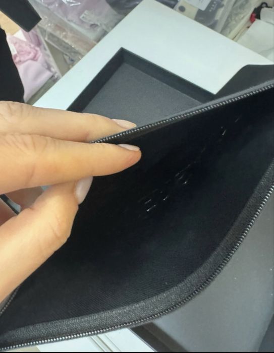 Plic plaja VERSACE din Neopren – Nouă la cutie (Black Logo)