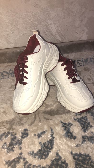 Кроссовка тоза сифатли буйиртма асосида келган