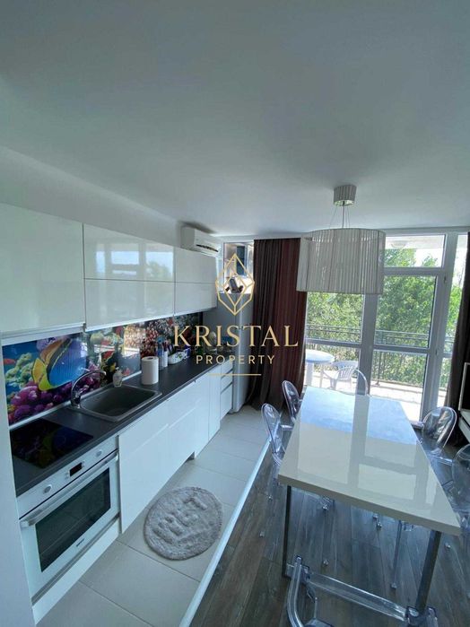 Продава се Тристаен апартамент в к.к. Слънчев бряг - 90 кв.м за 1500 €/кв.м - Снимка #1