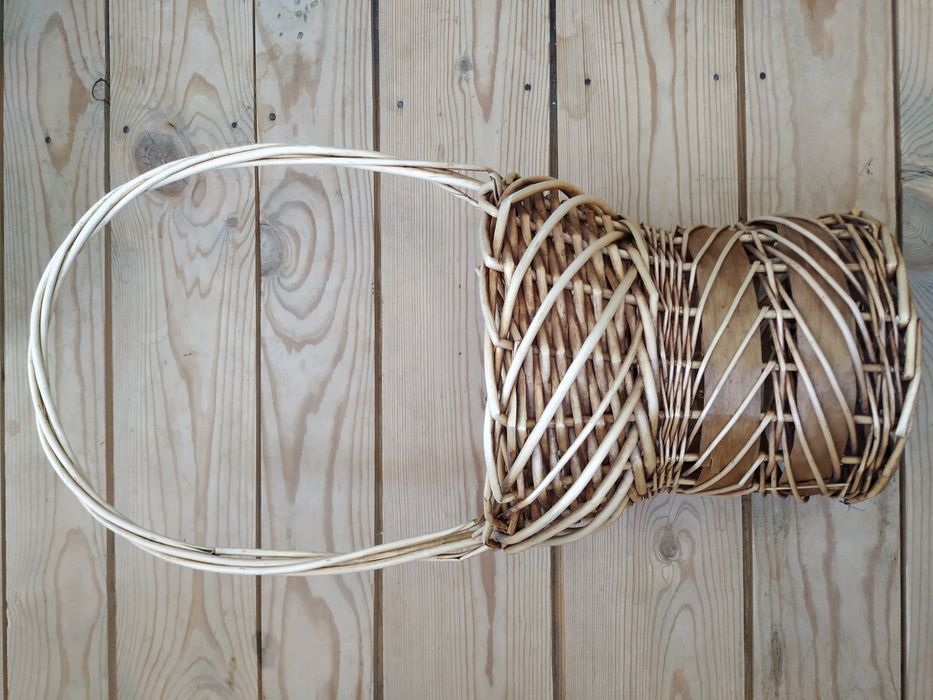 Корзина плетёная