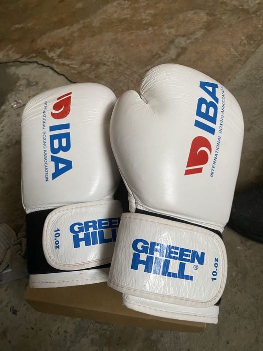 Продам перчатки iba green hill 10oz