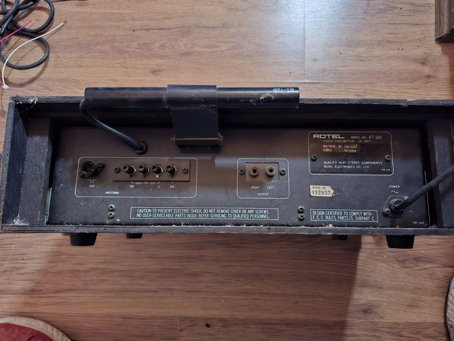 Am/fm stereo tuner Rotel