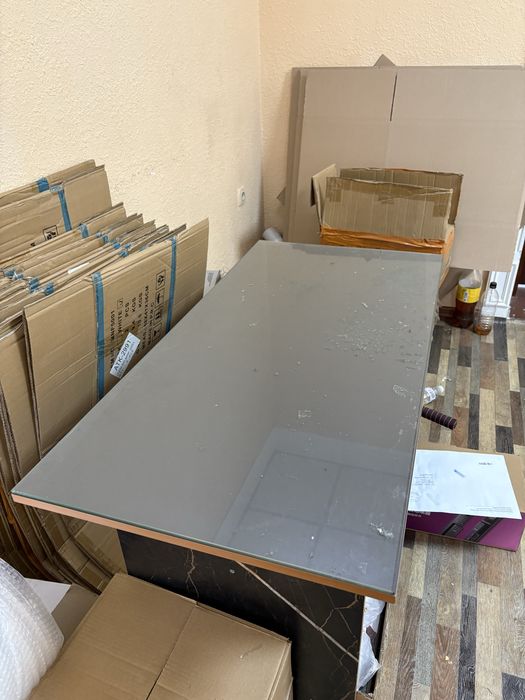 Стол каленным стеклом-17000