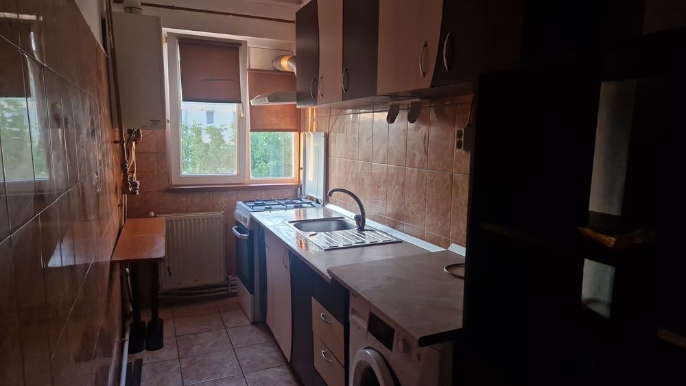 Vand apartament cu doua camere  semidecomandat