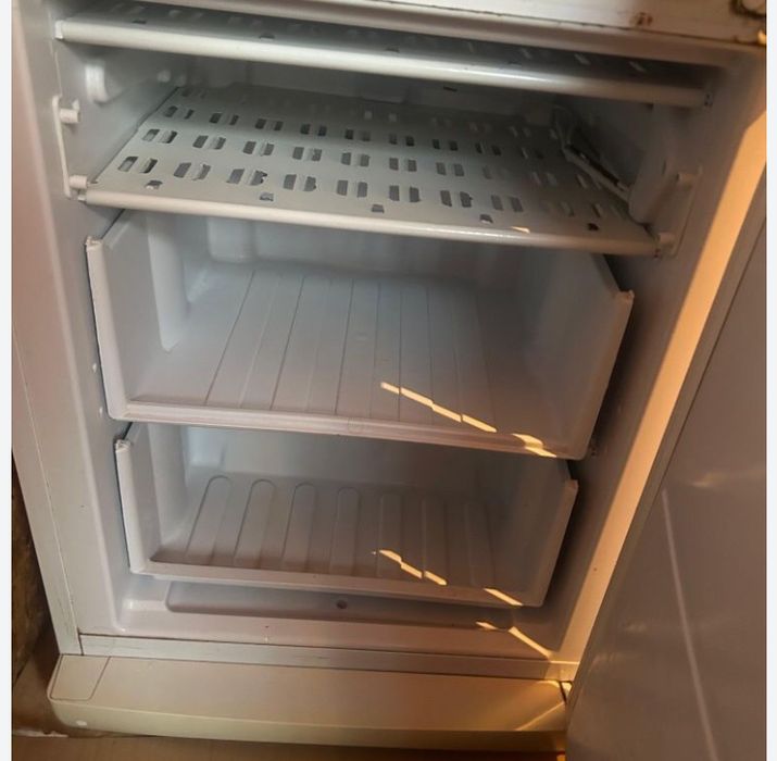 Продам холодильник индезит