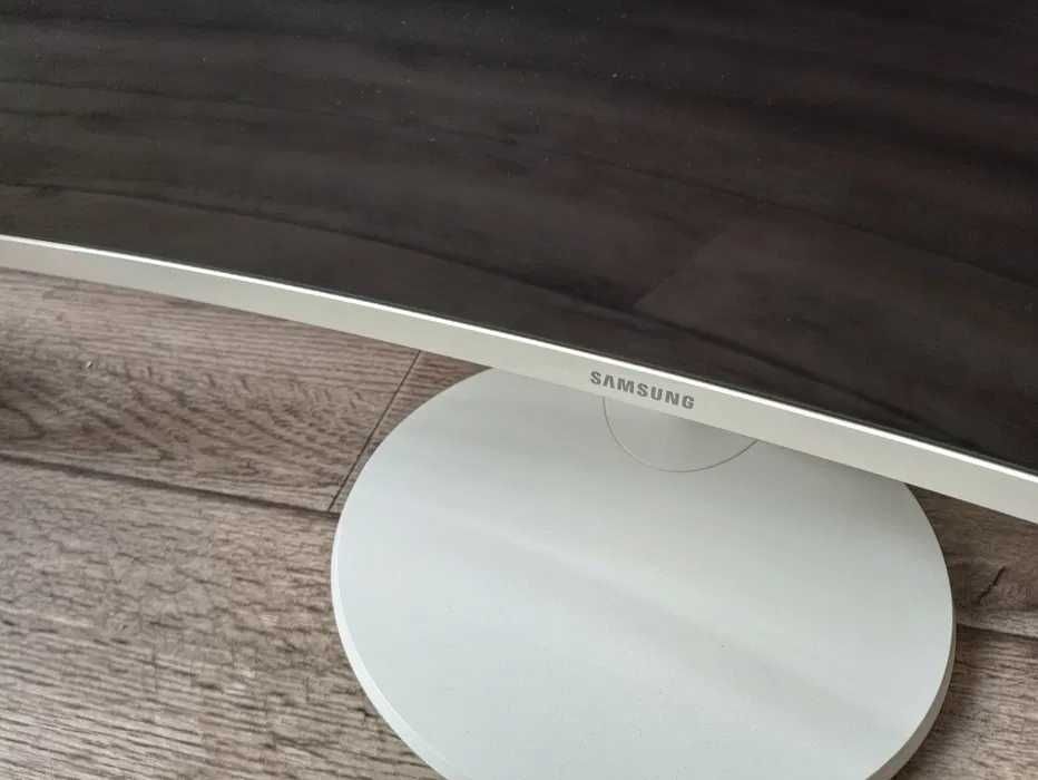 Монитор Samsung 32 дюйма FullHD