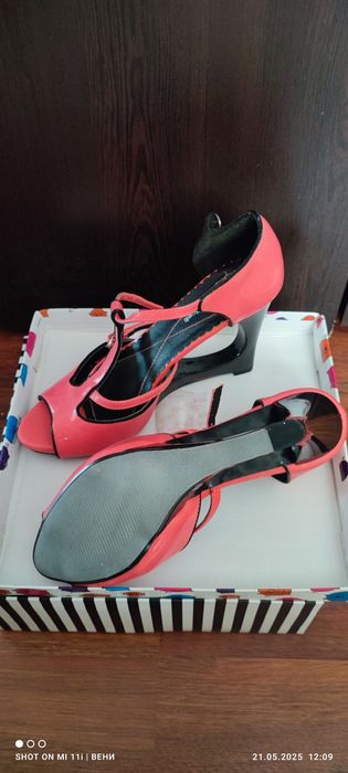 Красиви и интересни сандали. НОВИ!