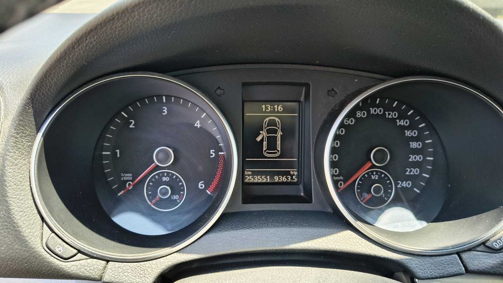 VOLKSWAGEN Golf 2012 — imagine 4