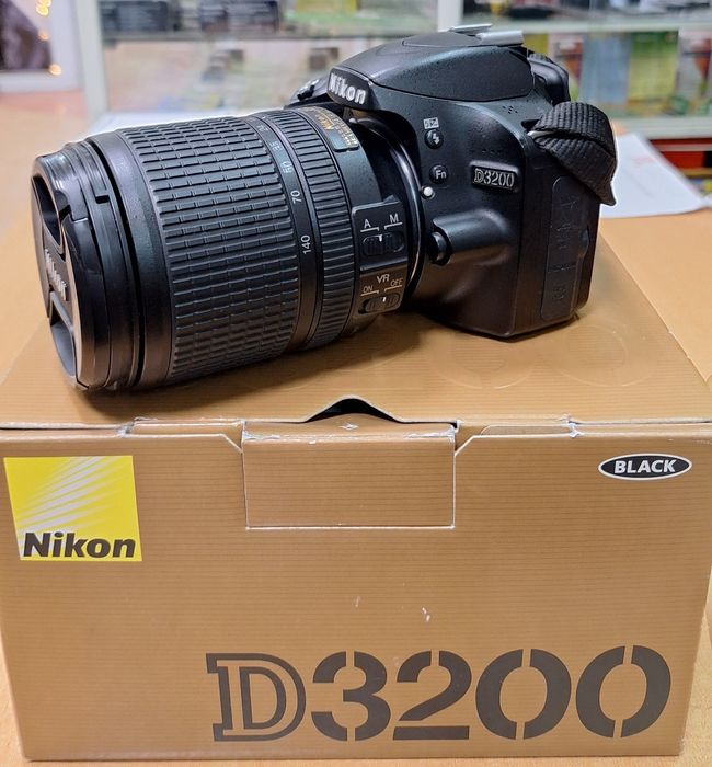 Nikon D3200 kit 18-140mm VR (состояние отличное, с мощный объективом)