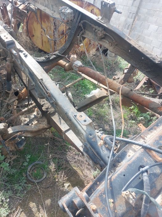 Камаздың рамасы бар тягач