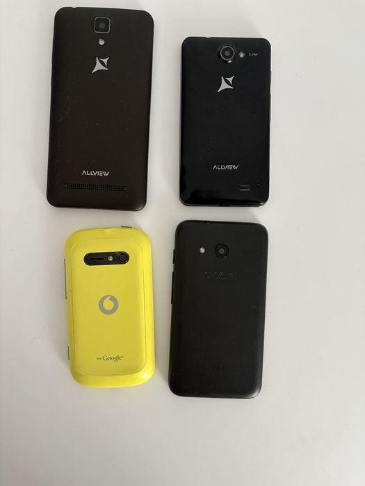 Vand 4 telefoane functionale