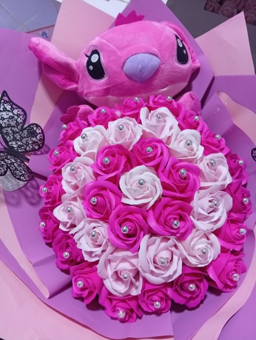 Buchete de flori cu stichi preț 150 lei