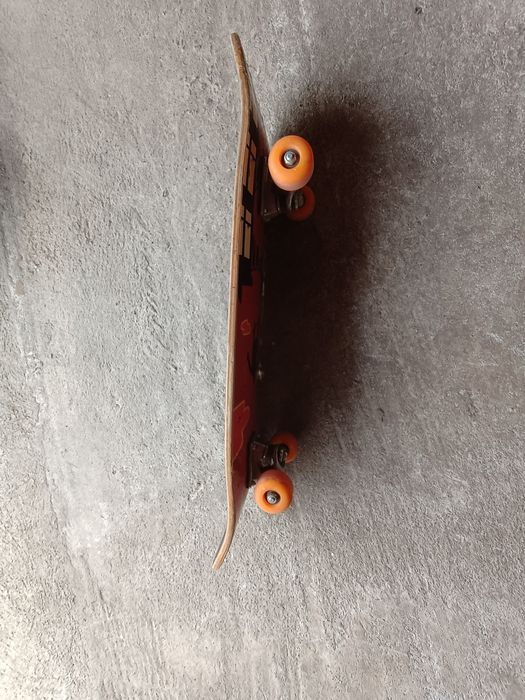 Skateboard  nou.