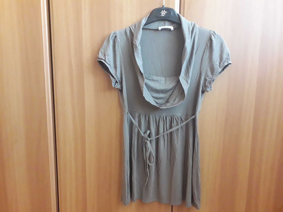 Bluza cu maneci scurte si decolteu lejer