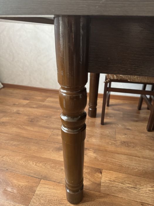 Продам стол для гостинной