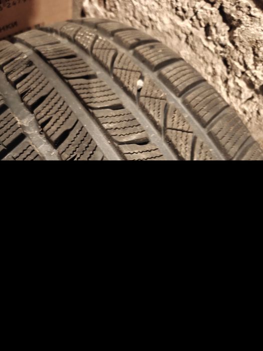 Зимна гума momo 215/45R17