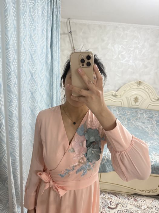 Нежно розовый платье