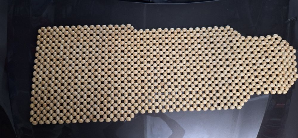 Huse auto cu bile din lemn