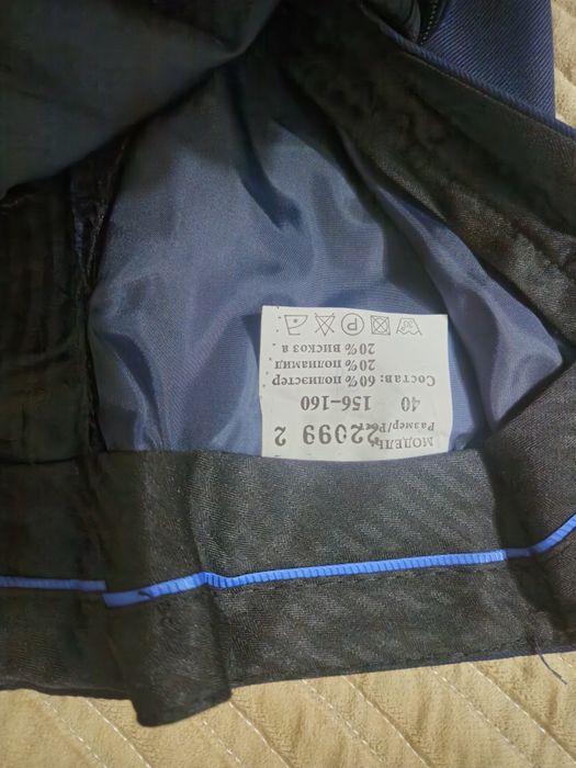 Продам школьный костюм
