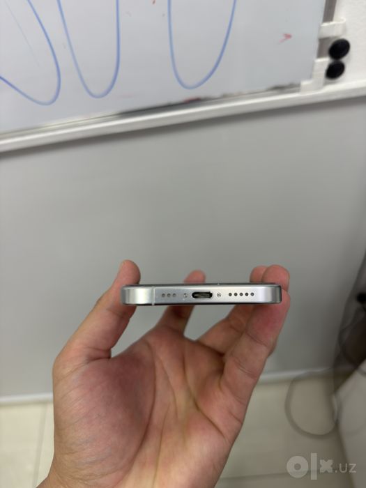 Iphone 16 pro  region LLA