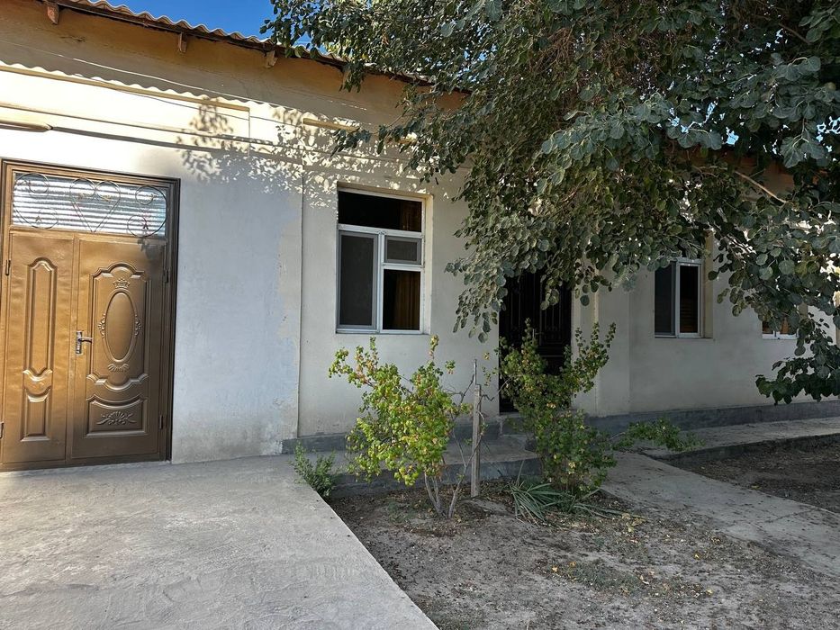 Ховли угловой жой сотилади, йулни буйинда!