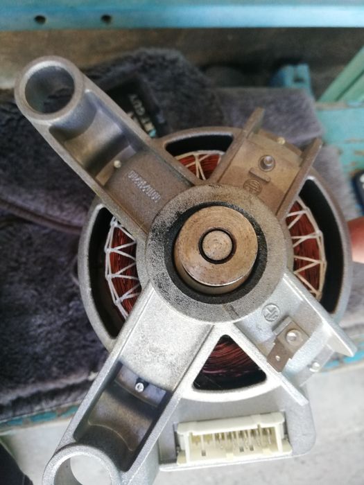 Продам мотор от стиральной машинки автомат