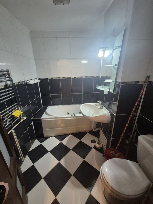 Apartament de vanzare 3 camere - Targoviste Micro 3- str. Constantin Brancoveanu nr 70