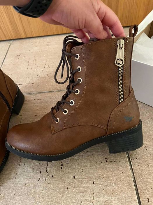 Продавам Боти Mustnang