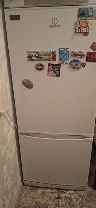 Холодильник Indesit