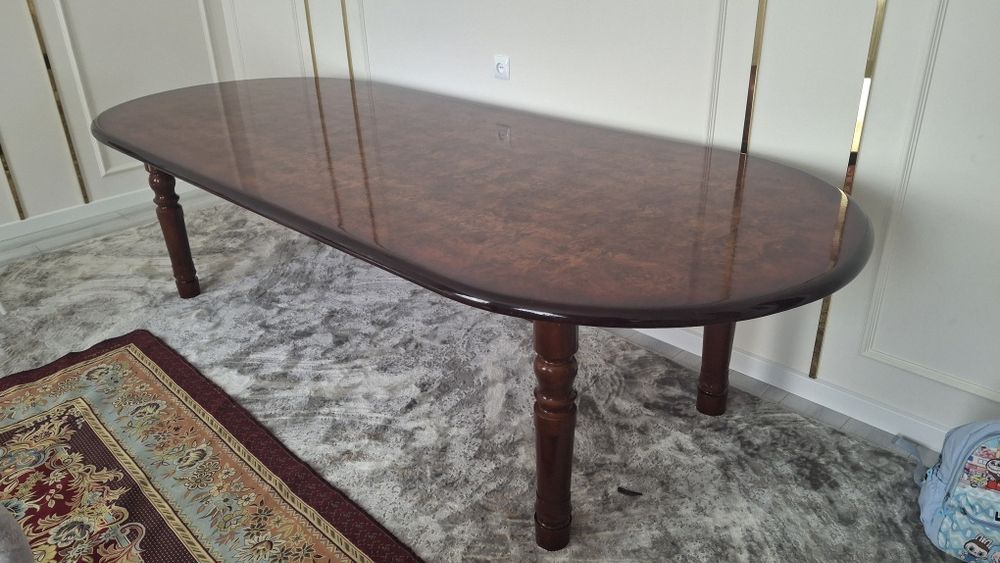 Стол   сатылады.