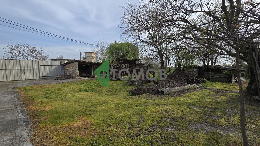 Здрава триетажна къща в село Загоре