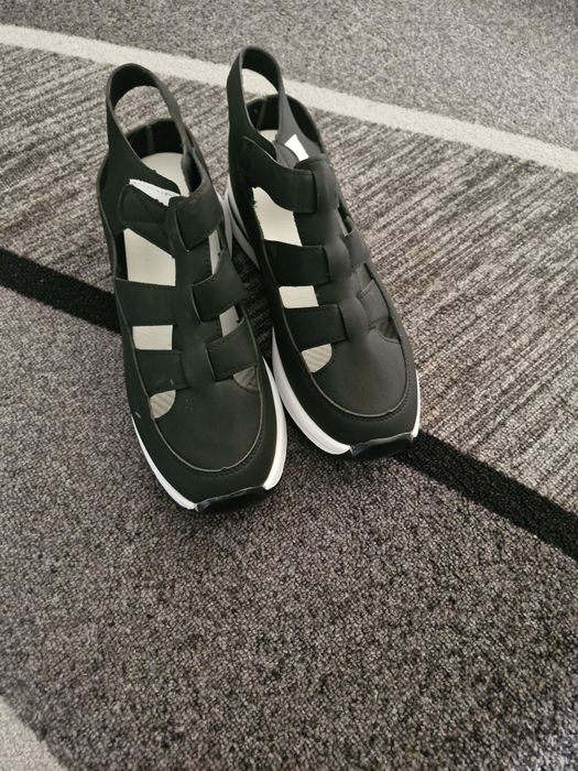 Дамски сандали продавам