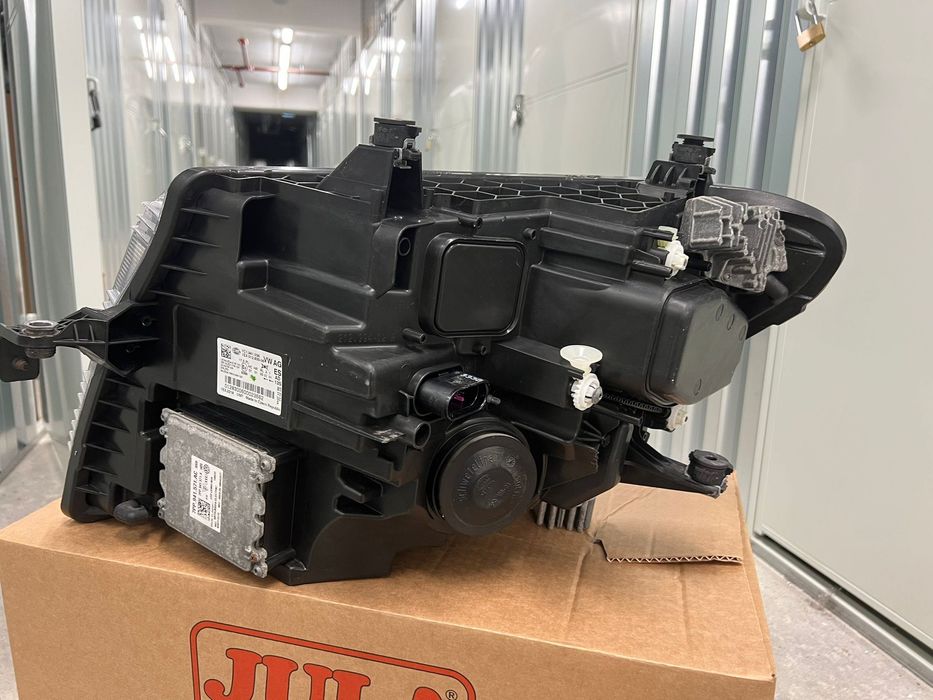 Фар за Волсваген крафтър, десен, VOLKSWAGEN - CRAFTER  L3H3 (L2H2)