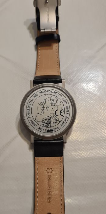 Часовник TCM радиоуправляем стилен дизайн