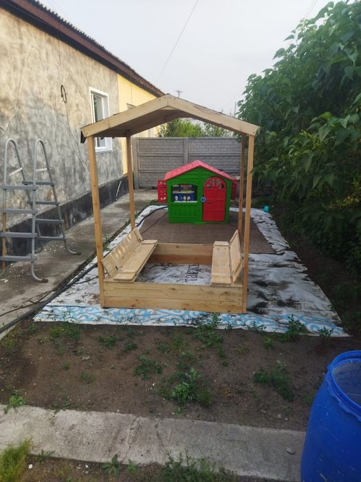 Песочница из дерева