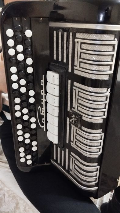 Баян 3- рядка 150000