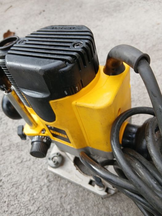 Оберфреза Dewalt 1100вата