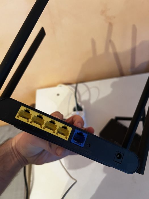 Продавам 2 рутера