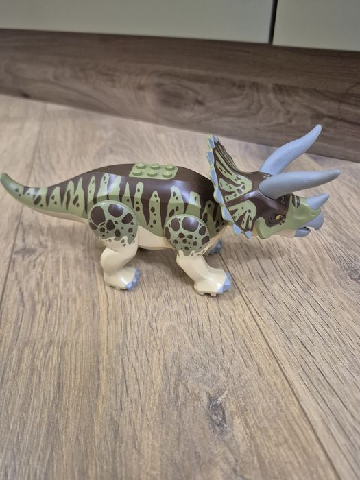 Продаю Лего Jurassic World