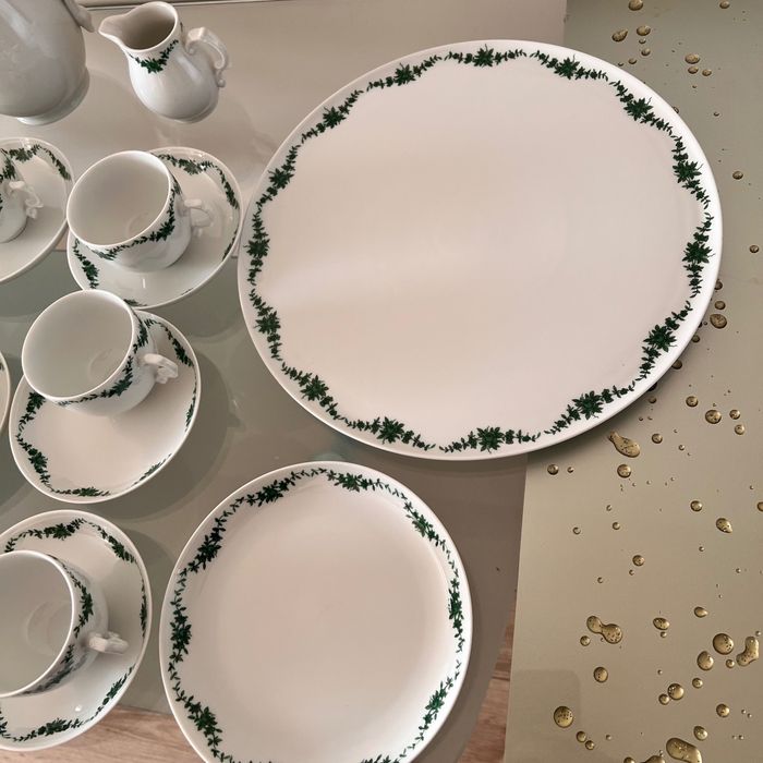 Alt Fürstenberg “Schlossgarten – Grüne Ranke” – кафе сервиз за 9 души